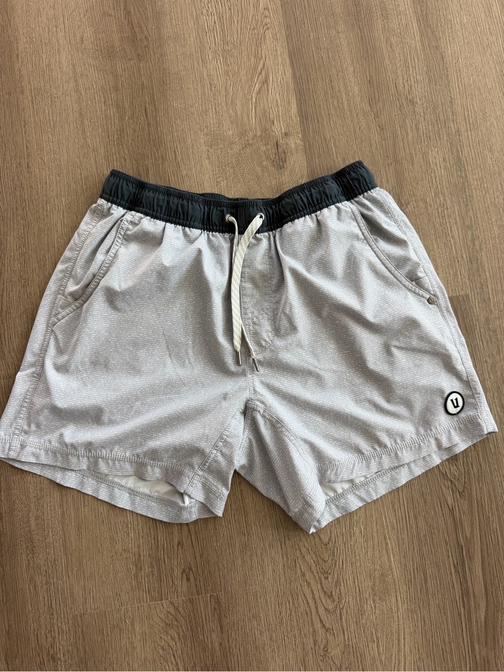 Vuori Shorts Mens Medium Kore Lined 5”Athletic Shorts V367 Grey